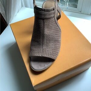 Franco Sarto Taupe suede open toe sandals Chunky heel